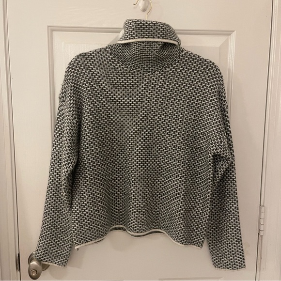 Christian Siriano New York grey and white turtleneck sweater - Picture 10 of 16